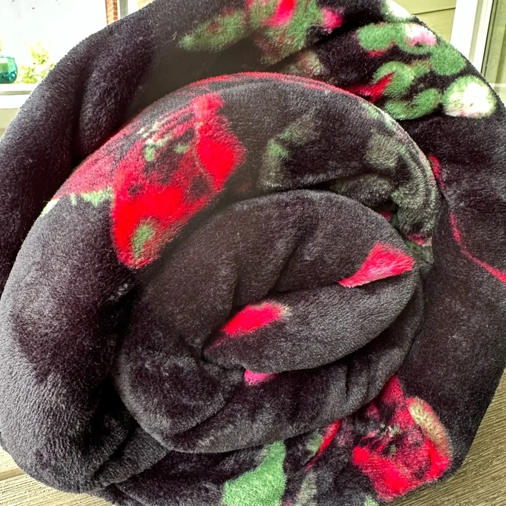 NEW Victoria’s Secret Sherpa Blanket 50”X 60” blk w/ red & pink flowers.
